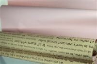 Пленка матовая двухсторонняя Шрифты, 50 см х 10 м, бурый/розовый - вид 1 миниатюра