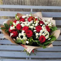 Букет "С любовью..." из хризантемы кустовой, роз и фрезии - вид 1 миниатюра