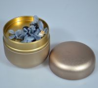 Свеча в жестяной банке с крышкой Флора, h8 см, W55-6 - вид 2 миниатюра