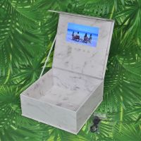 Коробка подарочная с ЖК экраном, 26 х 26 х 10 см, мрамор белый - вид 1 миниатюра