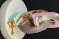 Фигура Жираф с подарком на мотоцикле, h34 см, полистоун, W26-35 - вид 1 миниатюра