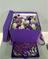 Цветочная коробка с сюрпризом из роз, брасики, эрингиума, тюльпанов - вид 1 миниатюра