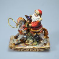 Фигурка керамическая Санта с ребенком на лошадке, h14,5 х 12 см, W50-8 - вид 1 миниатюра