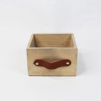 Ящик деревянный для цветов и подарков с декоративным элементом 15 х 15 х 9 см, в ассортименте - вид 3 миниатюра