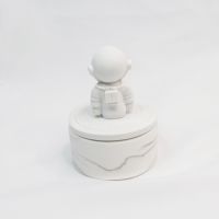 Свеча в керамическом кашпо с крышкой Космонавт, d7 х h3(11) см, W112-41 - вид 1 миниатюра